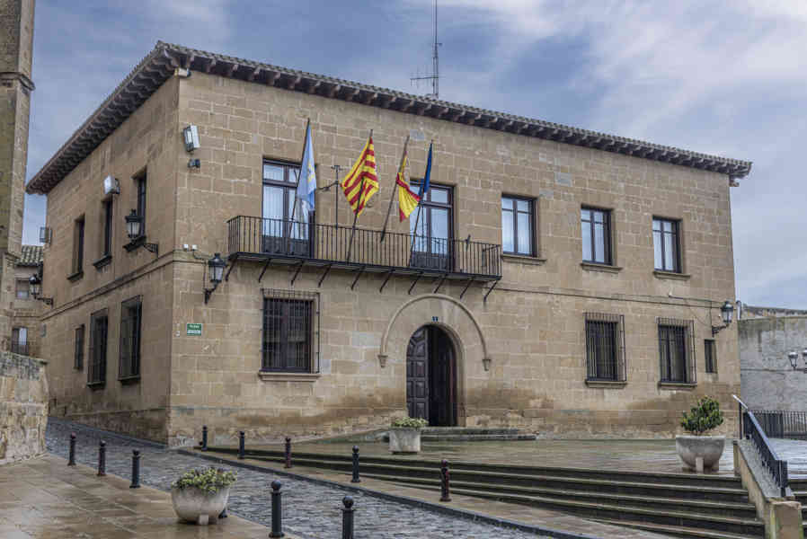 Zaragoza - Sadaba 02 - Ayuntamiento.jpg